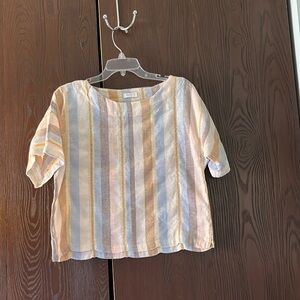 Suzy D part linen, short sleeved top. Colors of cream/ blue/ tan/ gray. Size S